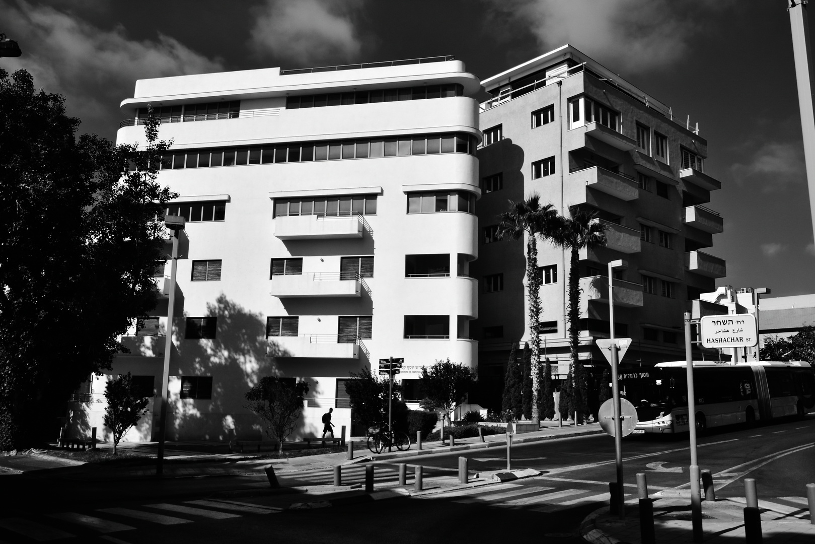 יום שישי שמשי בתל אביב