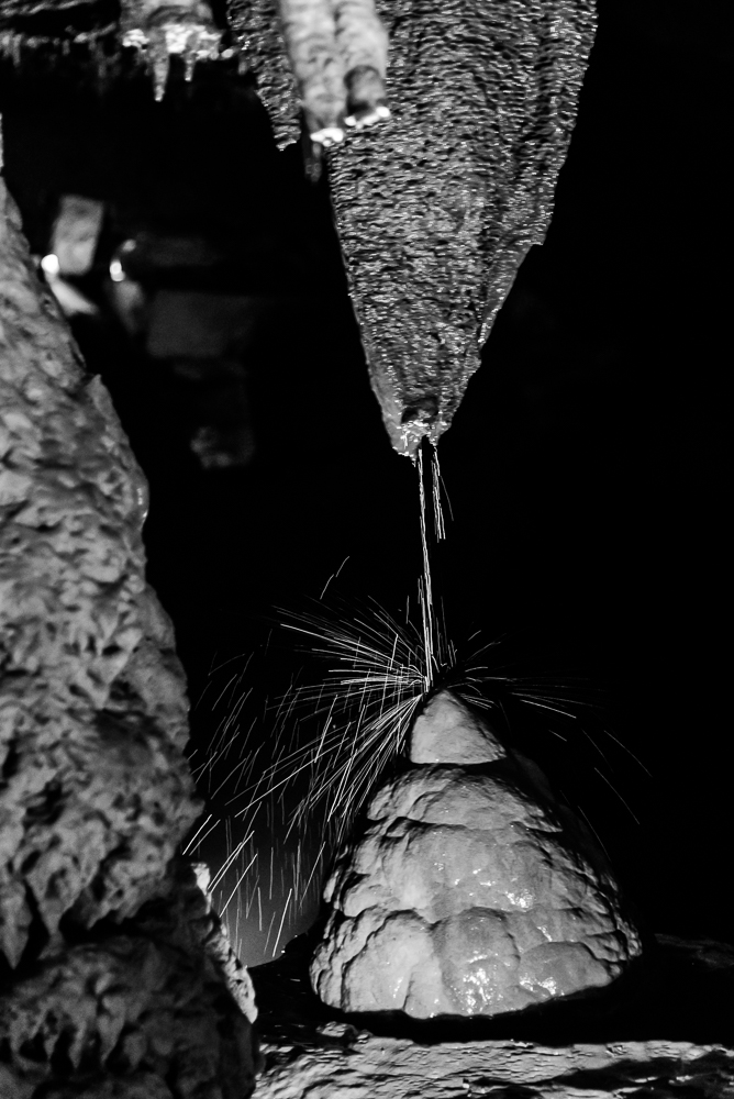 גאורגיה 2017 – מערת פרומיתאוס בשחור לבן