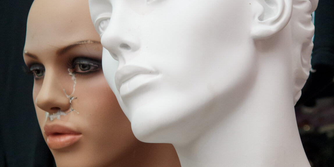 שוק רמלה – בובות ראווה