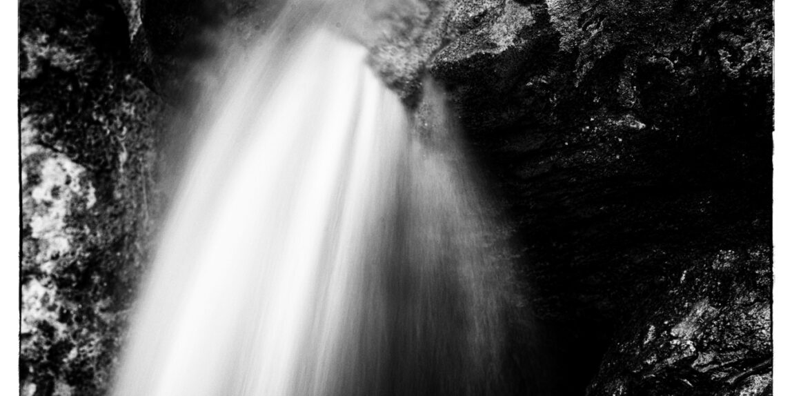 המים זורמים